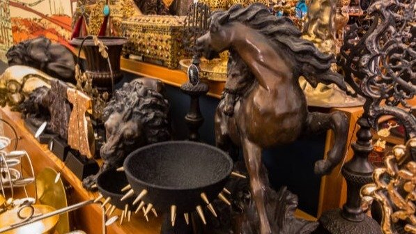 Vintage items buyers Cornelius North Carolina. Updated 2025